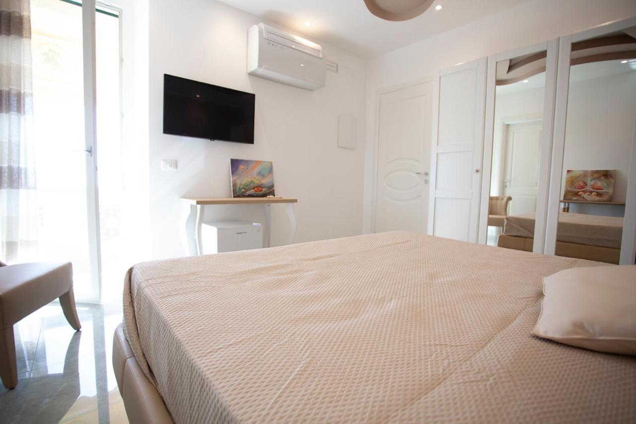 Hotel Cavalieri D'Oro Luxury House Anzio Esterno foto