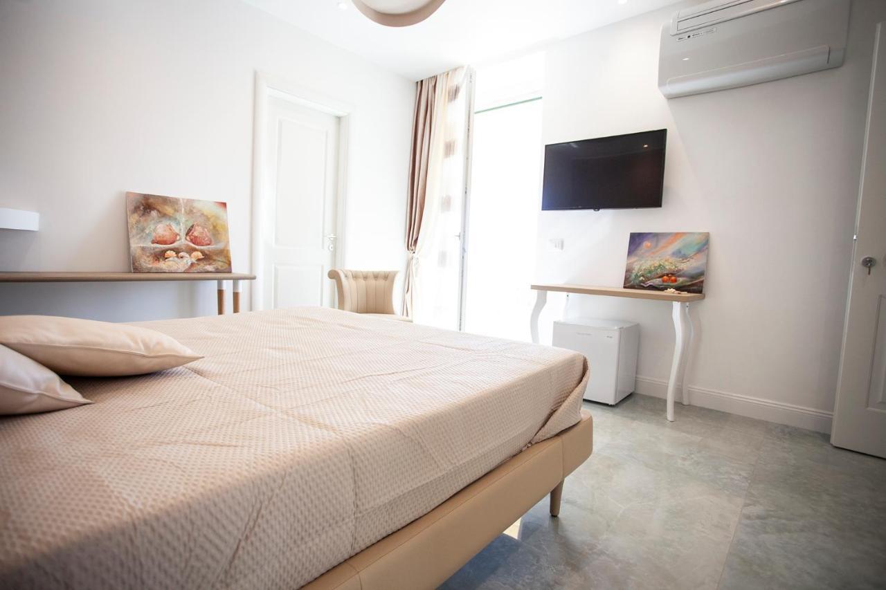 Hotel Cavalieri D'Oro Luxury House Anzio Esterno foto