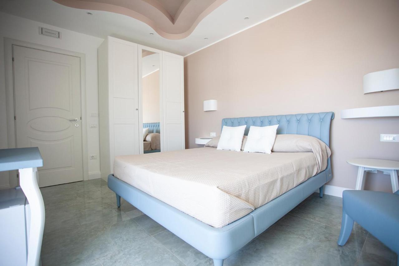 Hotel Cavalieri D'Oro Luxury House Anzio Esterno foto