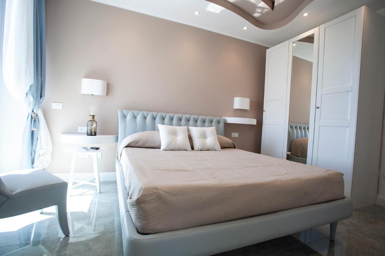 Hotel Cavalieri D'Oro Luxury House Anzio Esterno foto