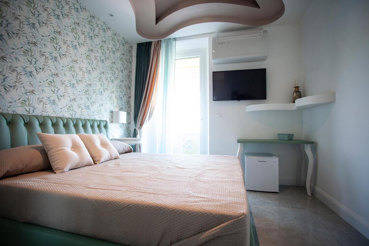 Hotel Cavalieri D'Oro Luxury House Anzio Esterno foto