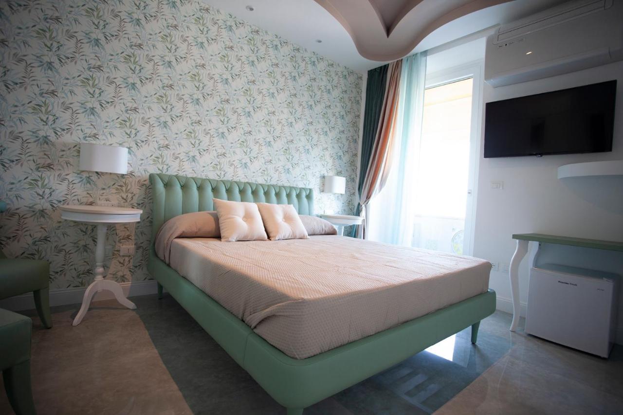 Hotel Cavalieri D'Oro Luxury House Anzio Esterno foto