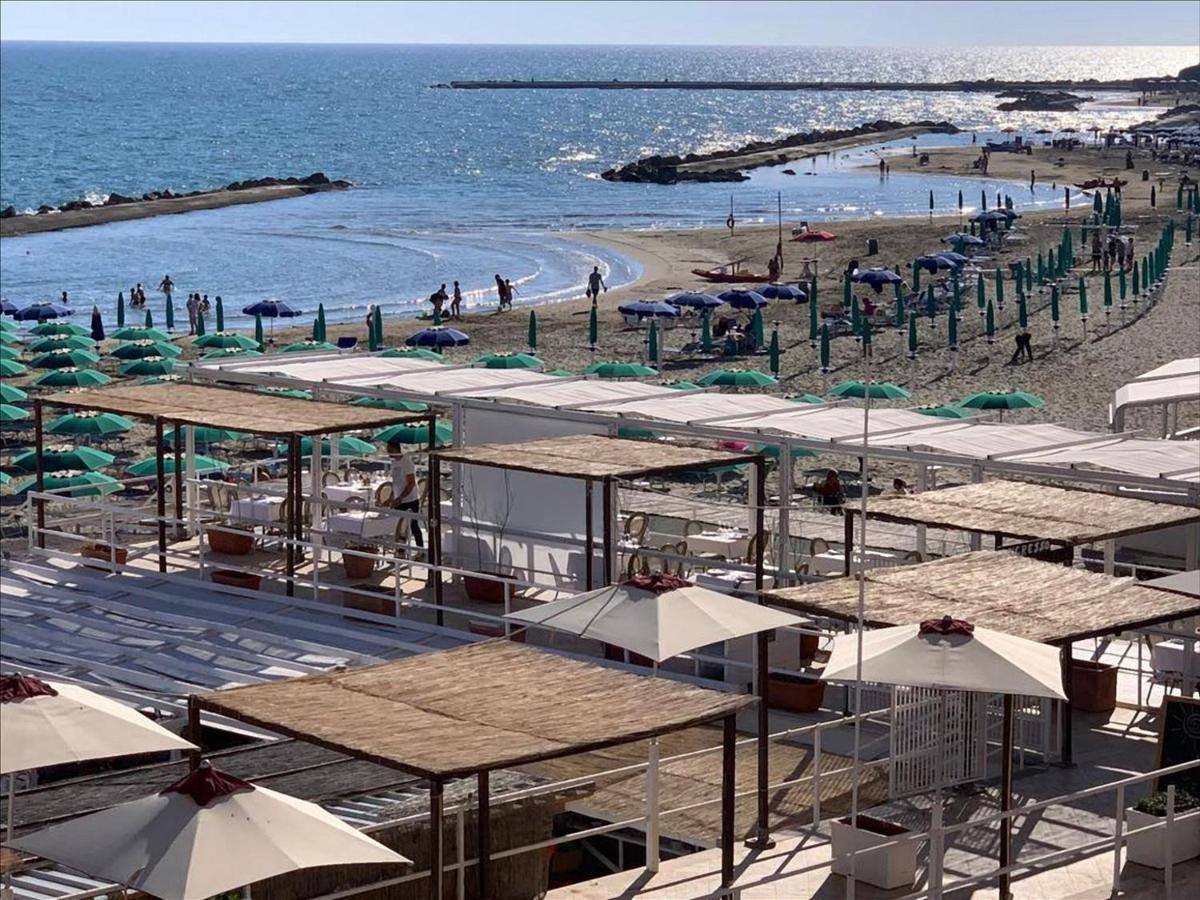 Hotel Cavalieri D'Oro Luxury House Anzio Esterno foto