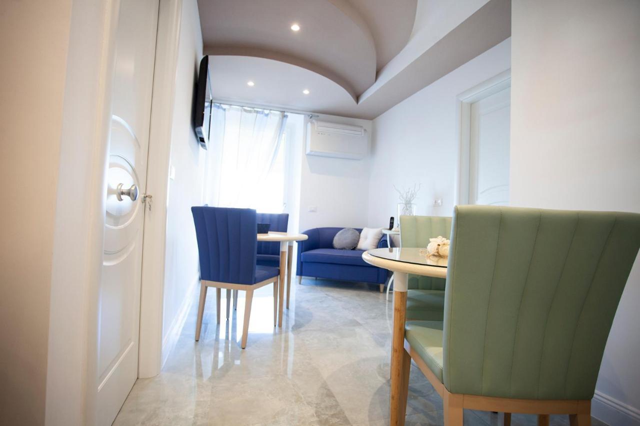 Hotel Cavalieri D'Oro Luxury House Anzio Esterno foto
